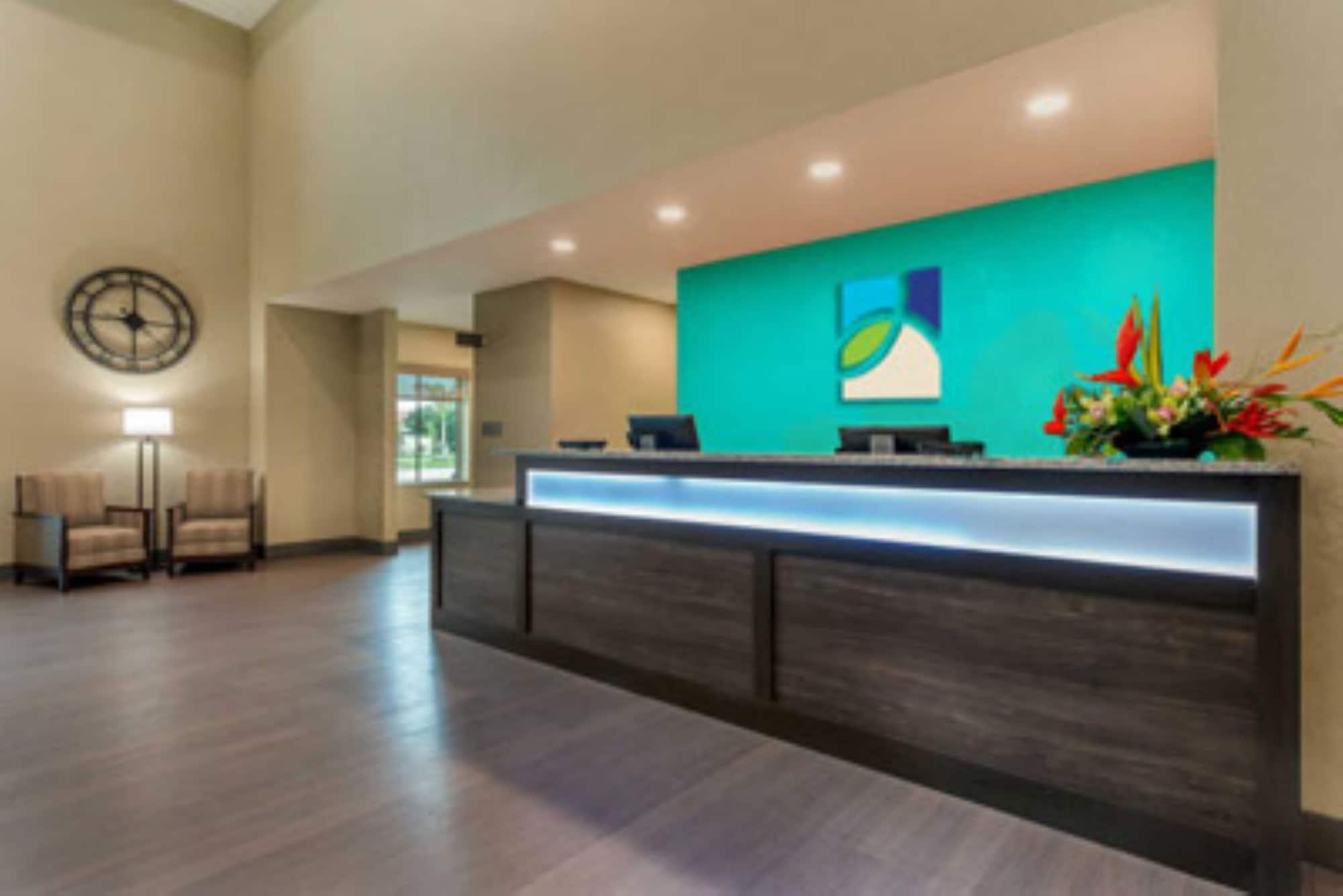 Hotel Ameniti Bay - Western Signature Collection Fruitville