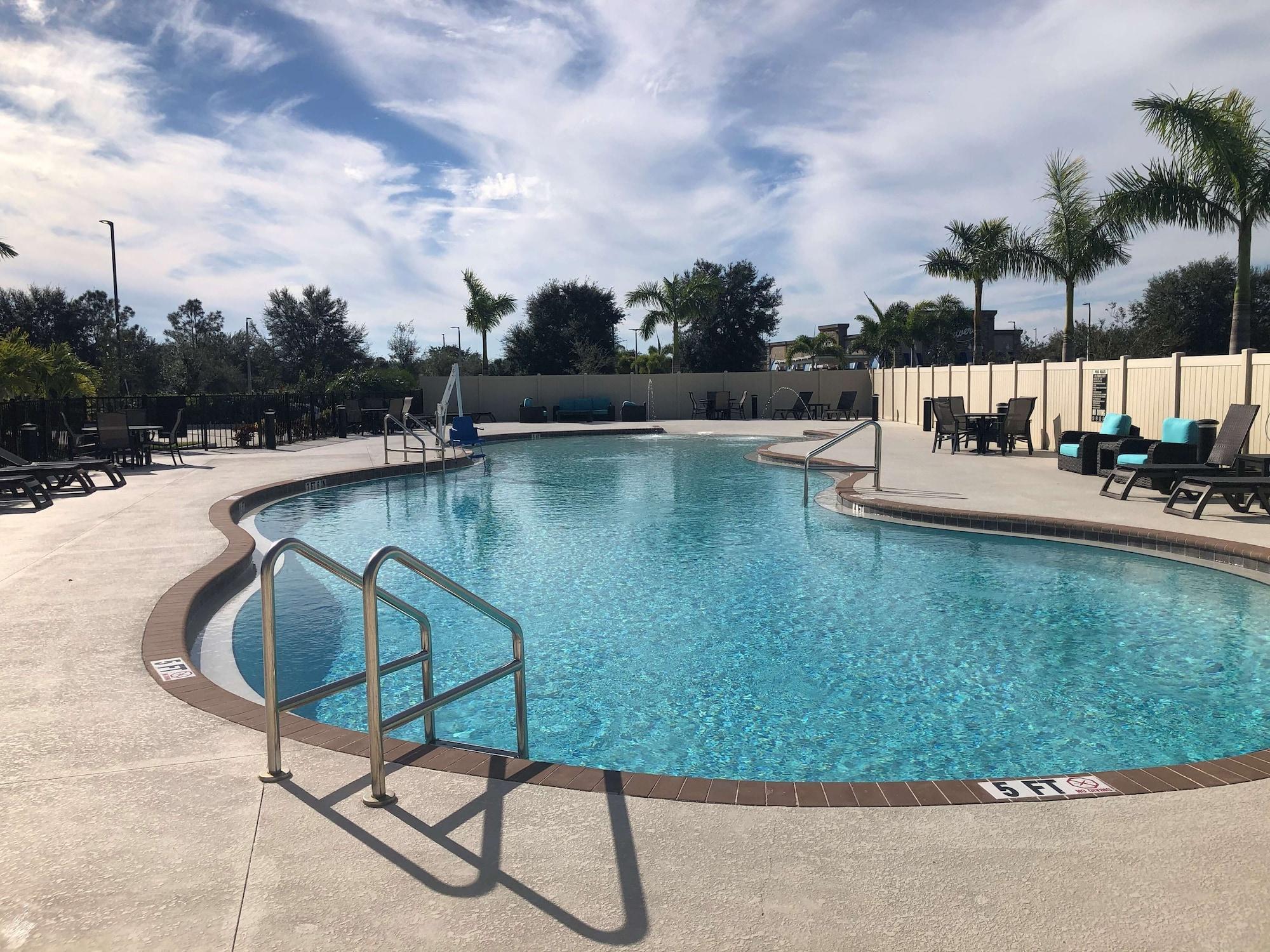Ameniti Bay - Western Signature Collection Fruitville