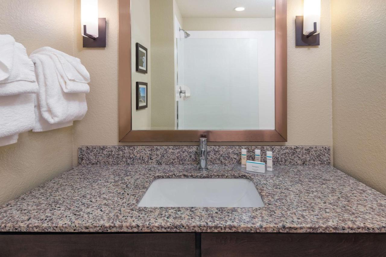 Ameniti Bay - Western Signature Collection Hotel Fruitville