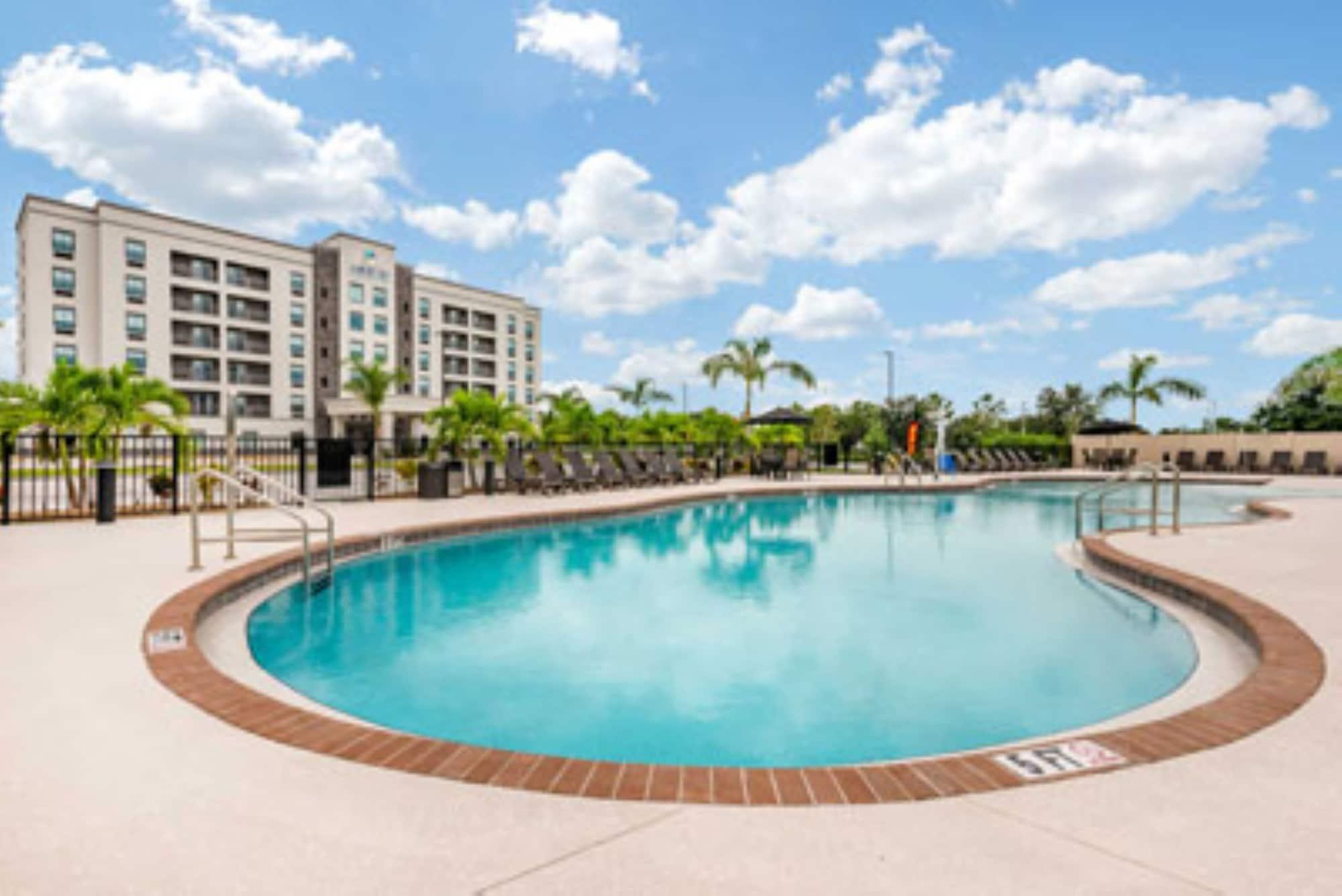 Hotel Ameniti Bay - Western Signature Collection Fruitville