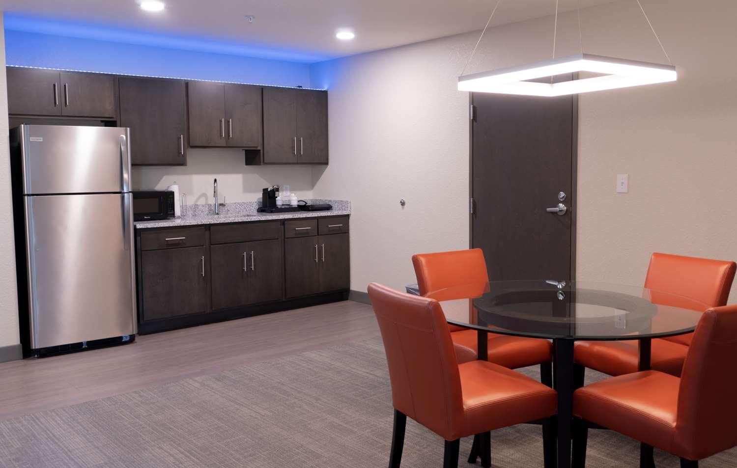 Ameniti Bay - Western Signature Collection Fruitville